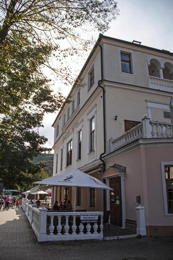Grandhotel Sluchatko - Ex Zamecky Hotel Vranov nad Dyji Exterior photo